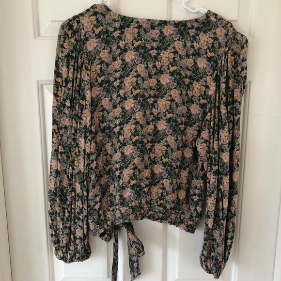 American Eagle Floral Blouse - Picture 6 of 6